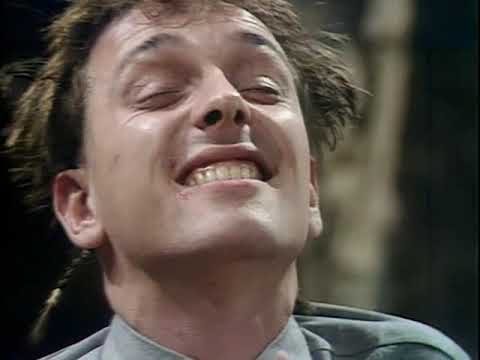 The Young Ones - Flood (Cap.6 / Temp.1 / Subtitulada)