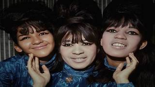 The Ronettes ~ Walking In The Rain (Stereo)
