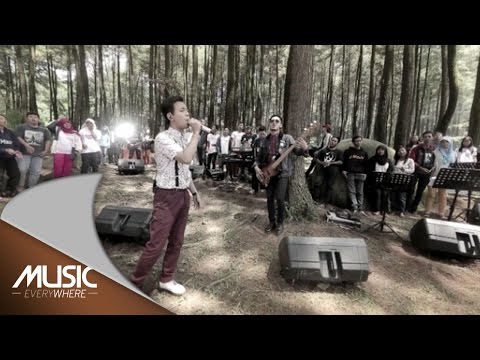 D'Masiv ft Ariel Noah dan Momo Geisha - Esokkan Bahagia - Music Everywhere