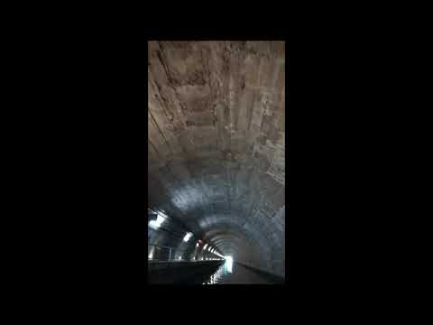 Traversée du tunnel St Félix à Nantes en bateau