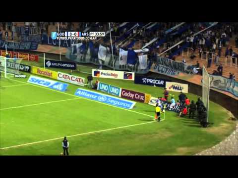 Fotógrafo al piso. Godoy Cruz 0 - Arsenal 0. Fecha 15. Primera División 2015. FPT.