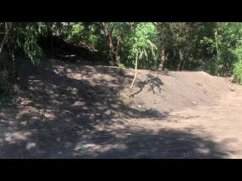 Cauce de una quebrada en Santa Marta lo están convirtiendo en carretera