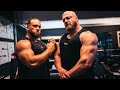 Wer schafft mehr im Bankdrücken? Big Boys Battle!