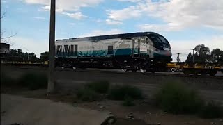 !!!SUPER RARE!!! NORFOLK SOUTHERN WITH A METROLINK LOCOMOTIVE!