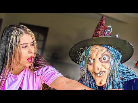 A BRUXA MALVADA TENTOU MORDER O BRAÇO DA LARISSA ! 