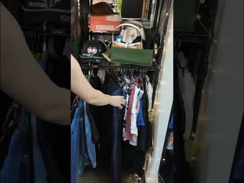Gak bisa move on dari temuan thrift store ini! Dari tee ala koboi sampai romper Anthropologie, semuanya bikin jatuh cint...