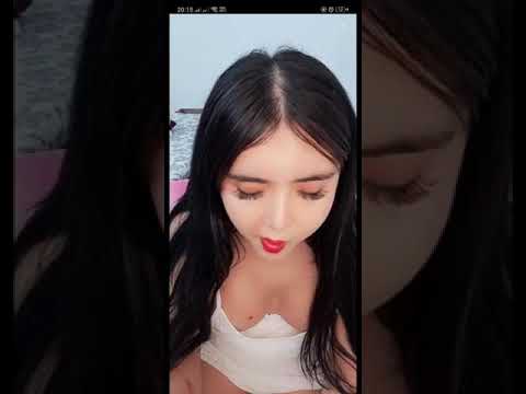 Bigo Oanh Baby khoe vú