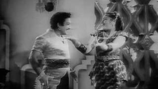 Helen dances in Yaradi Nee Mohini from Uthama Puthiran (1958)