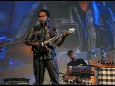 Balawan & Batuan Ethnic Fusion - Esok Kan Masih Ada (Utha Likumahuwa)