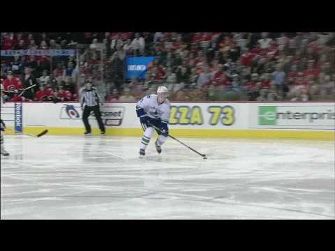 Canucks at Flames - Mason Raymond 4-2 Goal - 12.01.10 - HD
