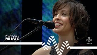 Alanis Morissette - Head Over Feet - Unplugged (The Prince&#39;s Trust Party In The Park 2004)