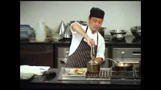 preview picture of video 'Chili Crab - Kirkwood Culinary Arts Guest Chef Veron Ng from Singapore'