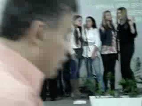 Sacerdotes do Senhor Louvando!