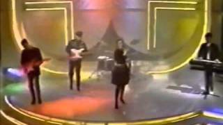 Kim Wilde - Love In The Natural Way (Live @ Wogan March 1989)