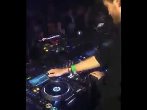 Franky Rizardo plays „Mike Morrisey, Tomi&Kesh - NoZero“ at ADE Verknipt by Flow 2019