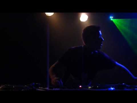 DJ Panik extrait live drum n bass à l oreille qui traine