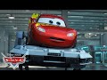 Cars 3 | Bliksem McQueen en de botsing simulator | Disney NL