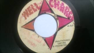 Mighty Diamonds - Version - Weel Charge JA