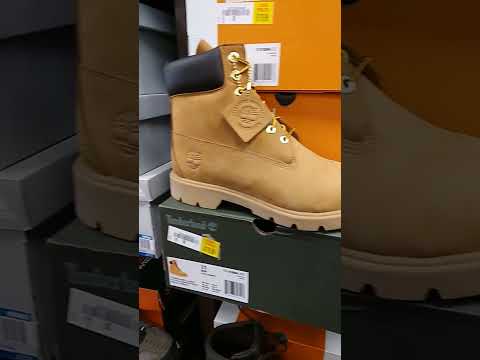 fresh Timberland boots 👢these the best ones basic soles