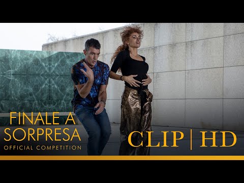 Finale a sorpresa - Official Competition | CLIP "Non ti distrarre"
