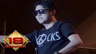 Download lagu Five Minutes - Teman Biasa (Live Konser Salatiga Sumut 14 September 2013) mp3