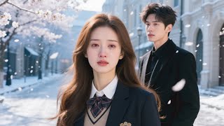 Abandoned for infertility, she reaches his 18-year-old self. This time, she saves herself！