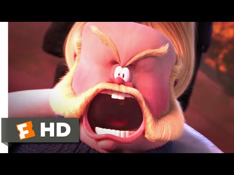 Hotel Transylvania 3: Summer Vacation - Van Helsing Fails Again Scene | Fandango Family