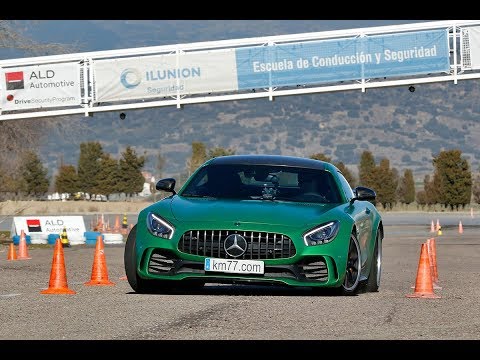 Mercedes-AMG GT R 2016 – Maniobra de esquiva (moose test) y eslalon | km77.com