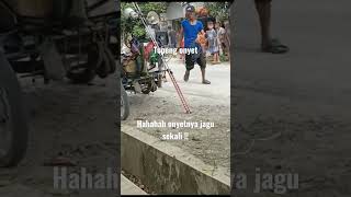 Download lagu topeng monyet, onyetnya jago bisa naik motor,main enggrang, naik secuter kerennn#shorts mp3