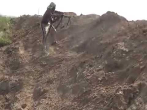 استهداف قوات النظام في مطار دير الزور العسكري من قبل كتيبة الشيخ مطلق العتيبي