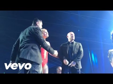 Hombre Irrumpe Show de Britney Spears (09-08-17)