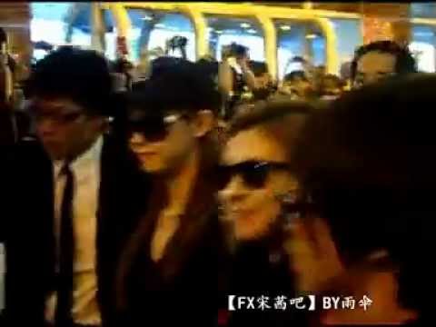 [FANCAM] 111126 Victoria - Kaohsiung International Airport by 雨伞