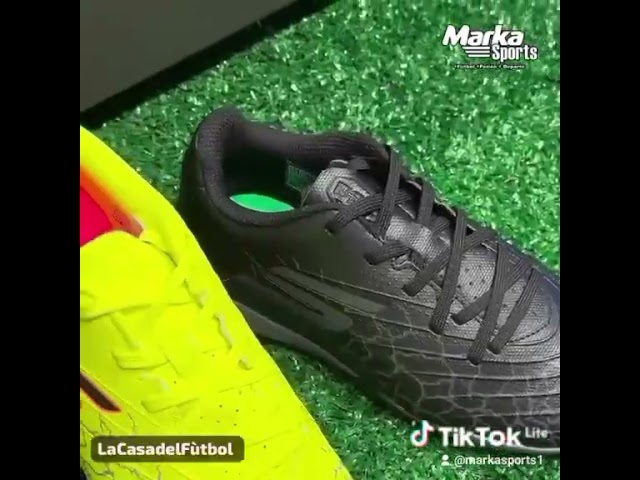 Vídeo relacionado con Get Trend Zapatillas de Casa Niño y Adolescente con Diseño Fútbol, Pantuflas Invierno 3D con Suela Antideslizante (38/39 EU, Blanco Fútbol)