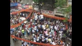 preview picture of video 'Dadar Station Dahi Handi 2014 Final attempt'