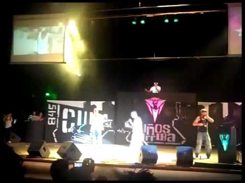 Mano Armada Con El Aldeano - Me Gusta Vivo en el Teatro America.wmv