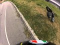 Carrera de mini motos y caida 