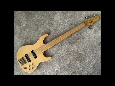 Neuser Crusade 5 Bass - photos