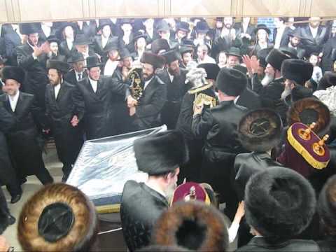 Hachnosas Sefer Torah With Alaksander Rabbi