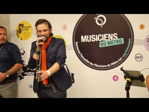 Clément Verzi_Un homme Heureux_Showcase dans le métro Station Gare de Lyon