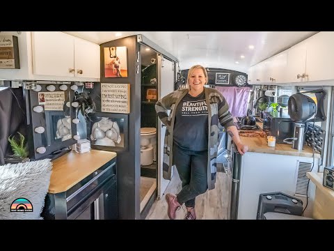 Her Bus Tiny House - Clever Murphy Bed & Full Bathroom