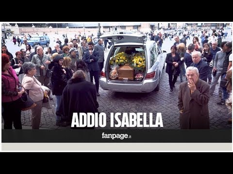 Morta Isabella Biagini, ai funerali pochissimi vip. L'ira di Mastelloni: “Femminicidio di un'arti...
