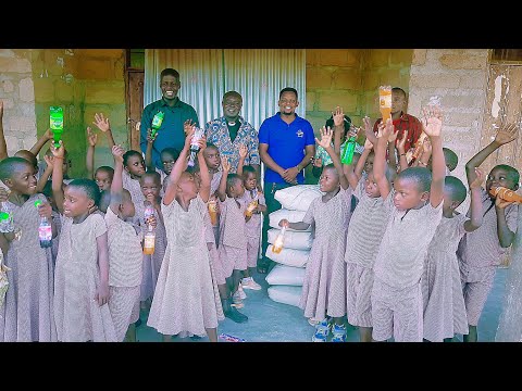 Mh Diwani Emmanuel Msuya ACHANGIA UJENZI WA JIKO ili kuunga mkono sera ya LISHE.