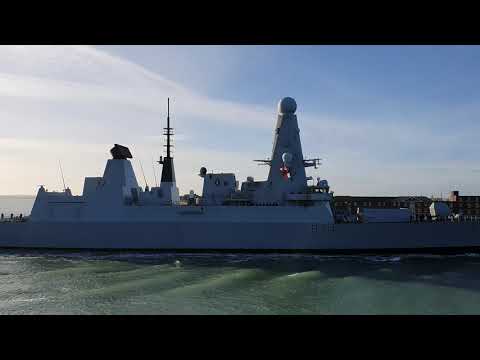 HMS Diamond sailing into Portsmouth