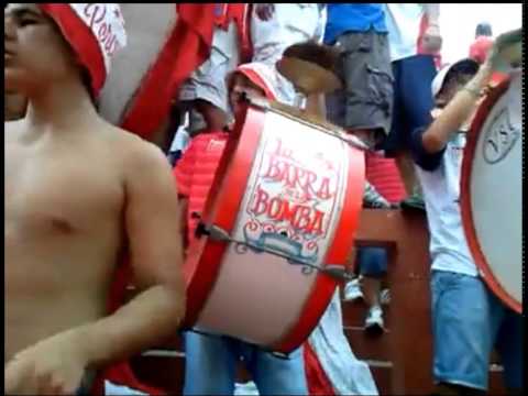 "EL ROJO Y EL BLANCO ME VUELA LA MENTE!!!!!" Barra: La Barra de la Bomba • Club: Unión de Santa Fe