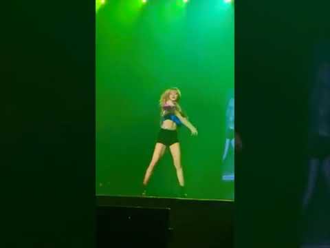 Lisa dancing to Swalla but Rich Girl is playing instead