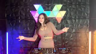 Download lagu Ikan Hiu Ikan Vampir, Pelan-pelan Pak Sopir,,,DJ Cantik-DJ Biddy mp3 Download lagu Ikan Hiu Ikan Vampir, Pelan-pelan Pak Sopir,,,DJ Cantik-DJ Biddy mp3