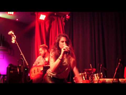 Si se achucha, entra - María Peláe (Café Berlín, 08/03/17)