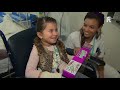 Sinterklaas verrast kinderen Sophia Kinderziekenhuis