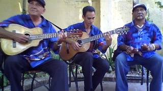 preview picture of video 'Música en Camagüey,Cuba: Trio Varadero - Hotel California'