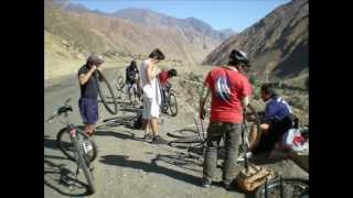 preview picture of video 'DE CANTA A LIMA EN BICICLETA (UNI-RIDERS)'